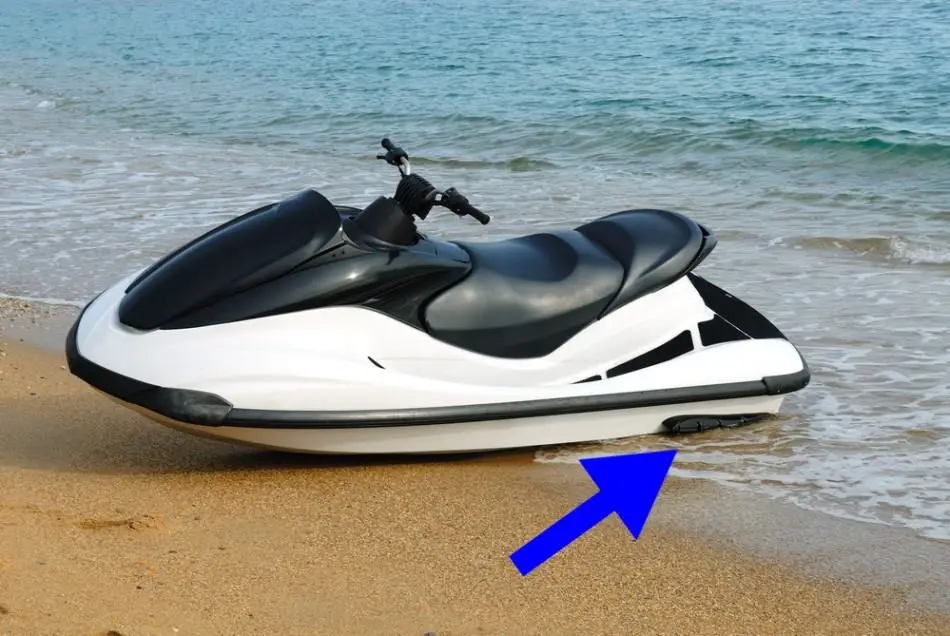 Picture pointing out the sponson on a wave runner